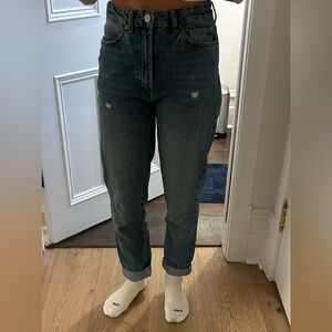 BDG Mom High Rise Jeans (27)